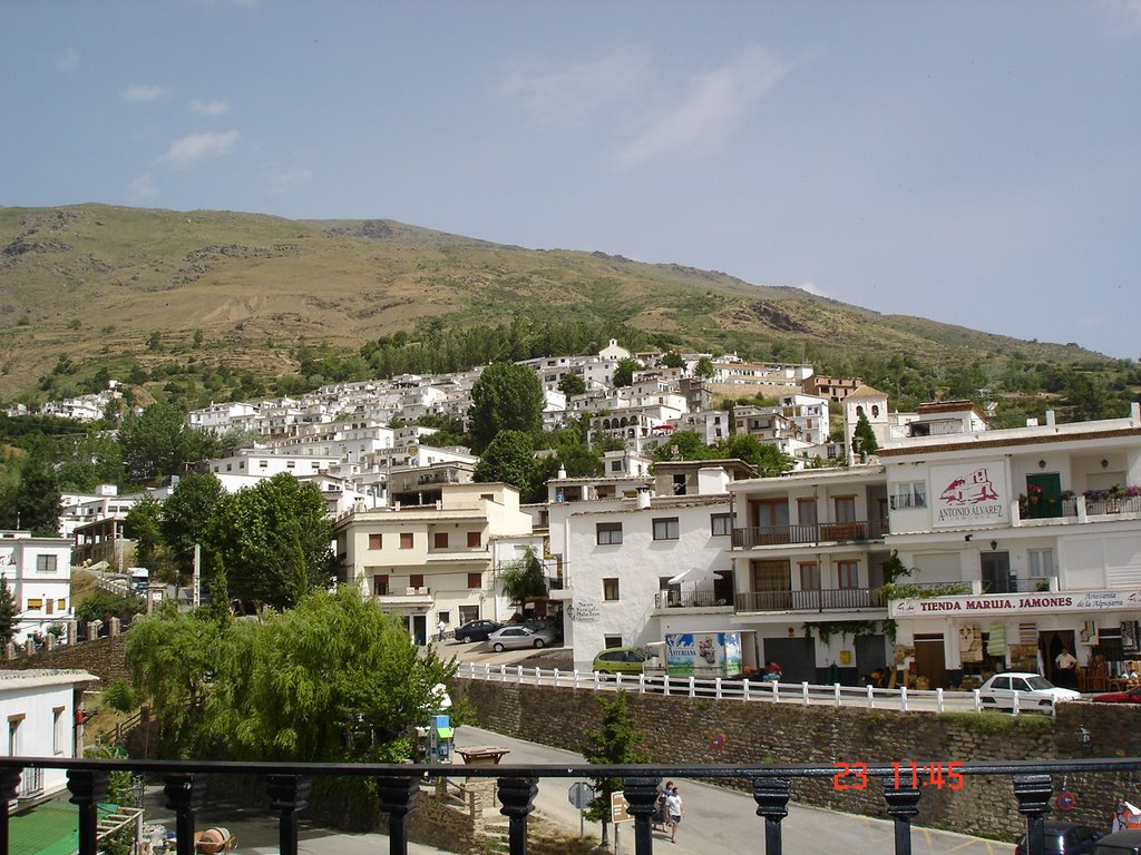 Vista general de Trevélez desde la terraza del Restaurante González 23-07-2004 by Jesus Roberto Balboa…