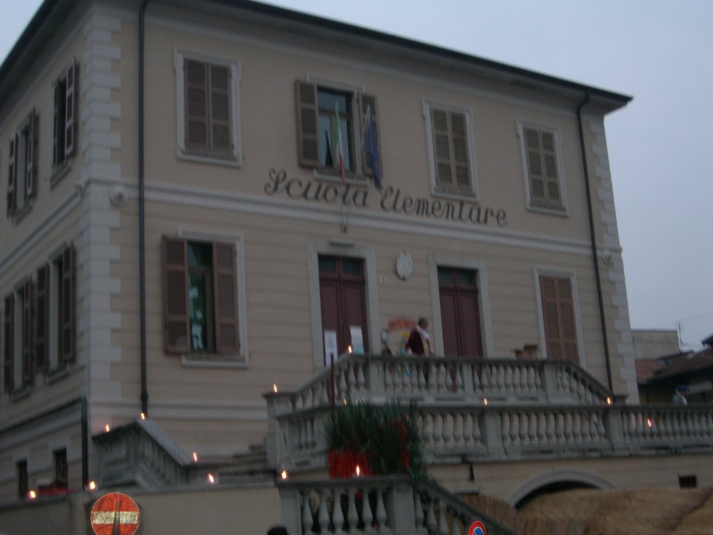 Scuole Elementari (ex palazzo della Badessa Sospirante) / Schools of Baveno by randagino