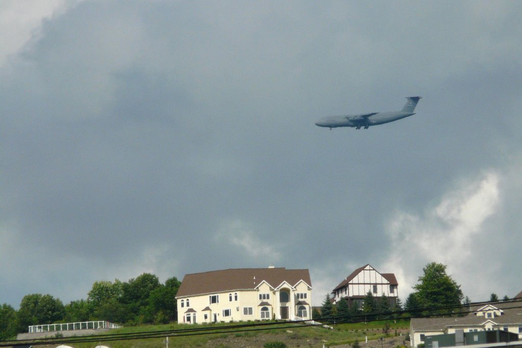 Big cargo plane on way to airshow by Geraldine Clark