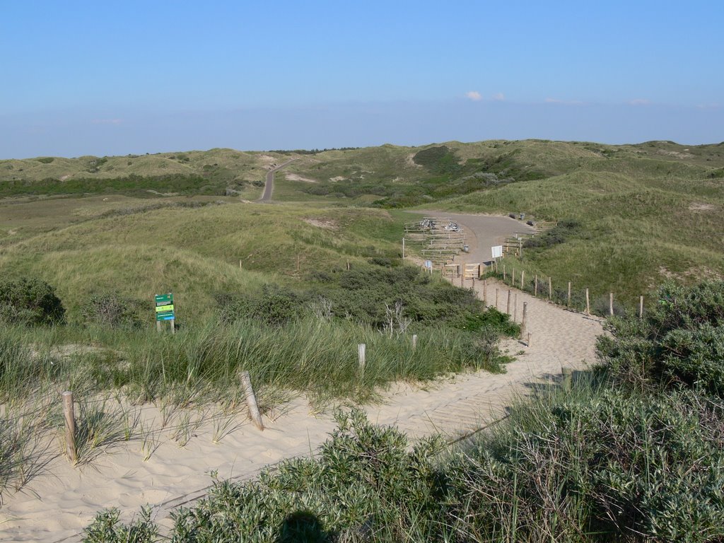 Duinpad naar Egmond-Binnen by Volkert Waalkens