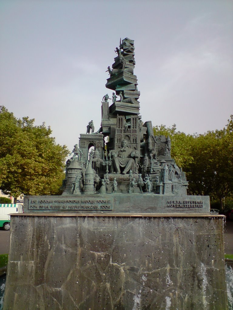 Statue Honoré de Balzac offerte par la Russie à la France en 2004 by Serge Gue