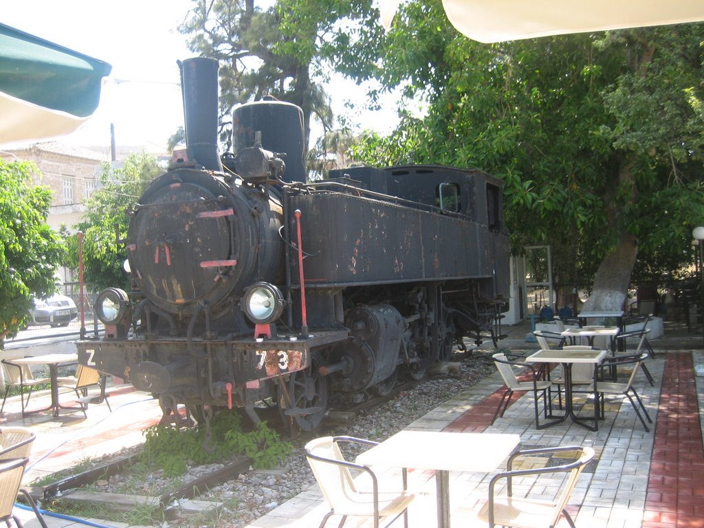 Locomotief op het terras by Gert-Jan