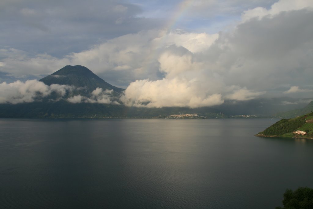 Vistas del Lago Atitlán by askalarraskala