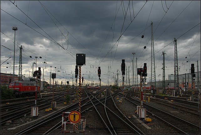 Frankfurter Hauptbahnhof Gleisanlagen by Sven Rumbler