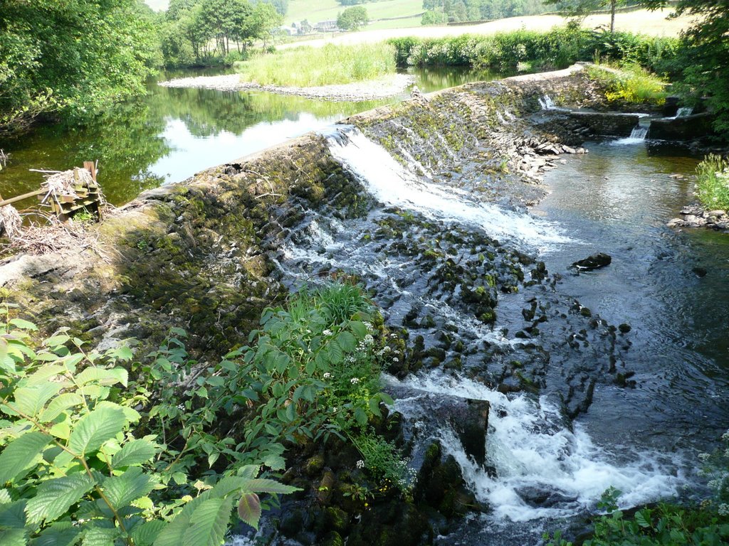 STAVELEY WIER by wanderingman