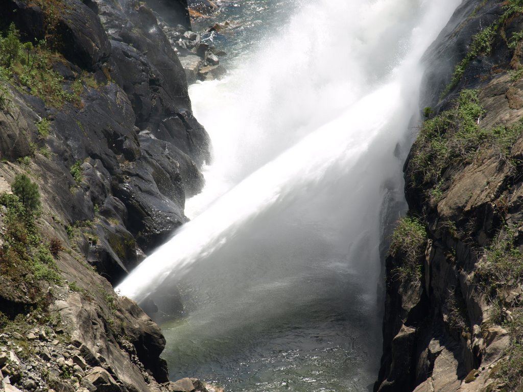 Hetch Hetchy Outflow by noisysandersons