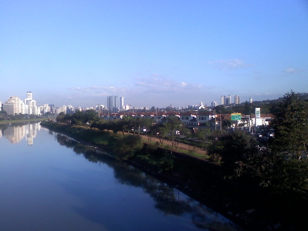 Sobre a Ponte Eusébio Matoso, olhando o rio by Carlos Antonio de So…