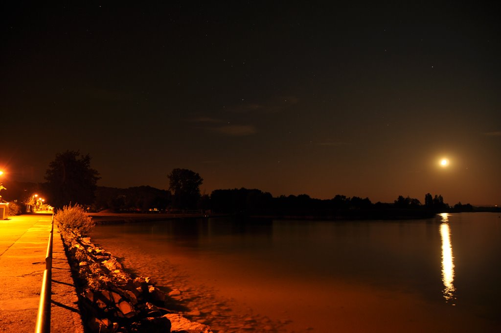 La plage de Portalban de nuit by damall