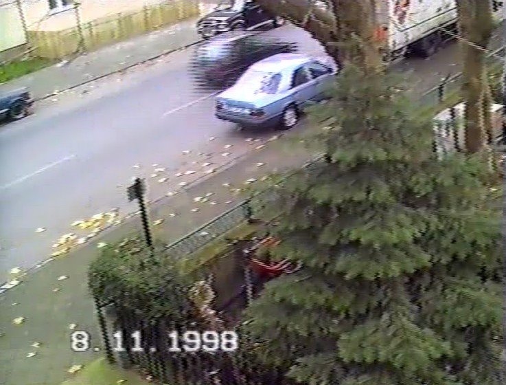 Hohenzollernstraße 21. So sah es dort im Nov. 1998 aus. Das Kinderzimmerfenster ist nun zugemauert. Leider ist diese Aufnahme nicht so gut geworden, weil.....vom Videocamcorder auf Video, dann auf DVD überspielt und anschließend davon habe ich dann diese Aufnahme gemacht. Ich bitte dies wegen der schlechten Qualität zu entschuldigen. by ruhrgebiets art