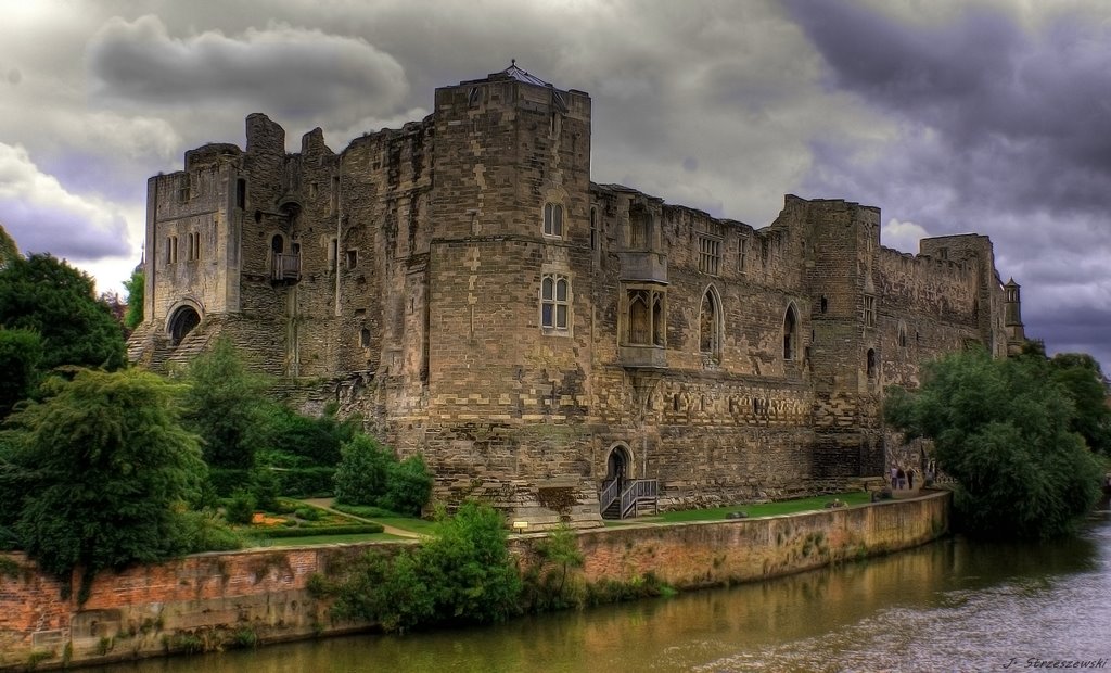 Newark Castle by NorthFan