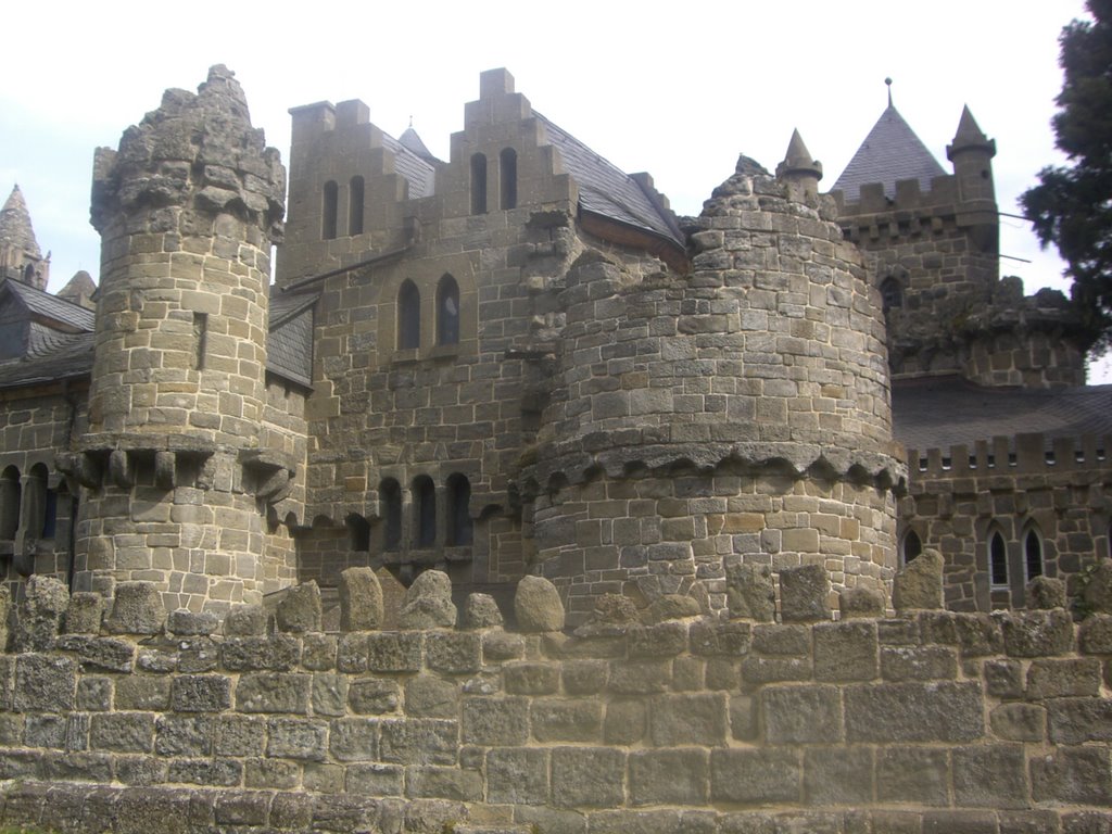 Löwenburg im Schlosspark Wilhelmshöhe by Thomas Schroeder