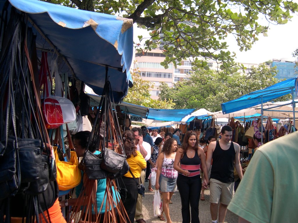 Hippier fair Ipanema by luizjabour