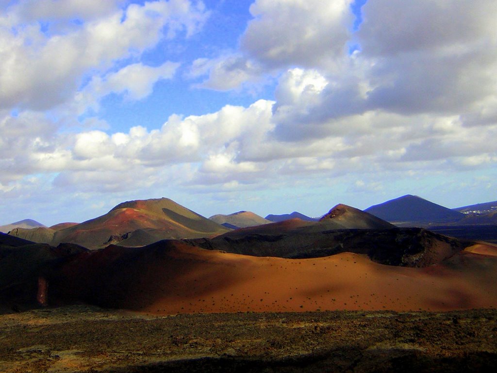 Timanfaya desde el bus 02 by luisOGarcía