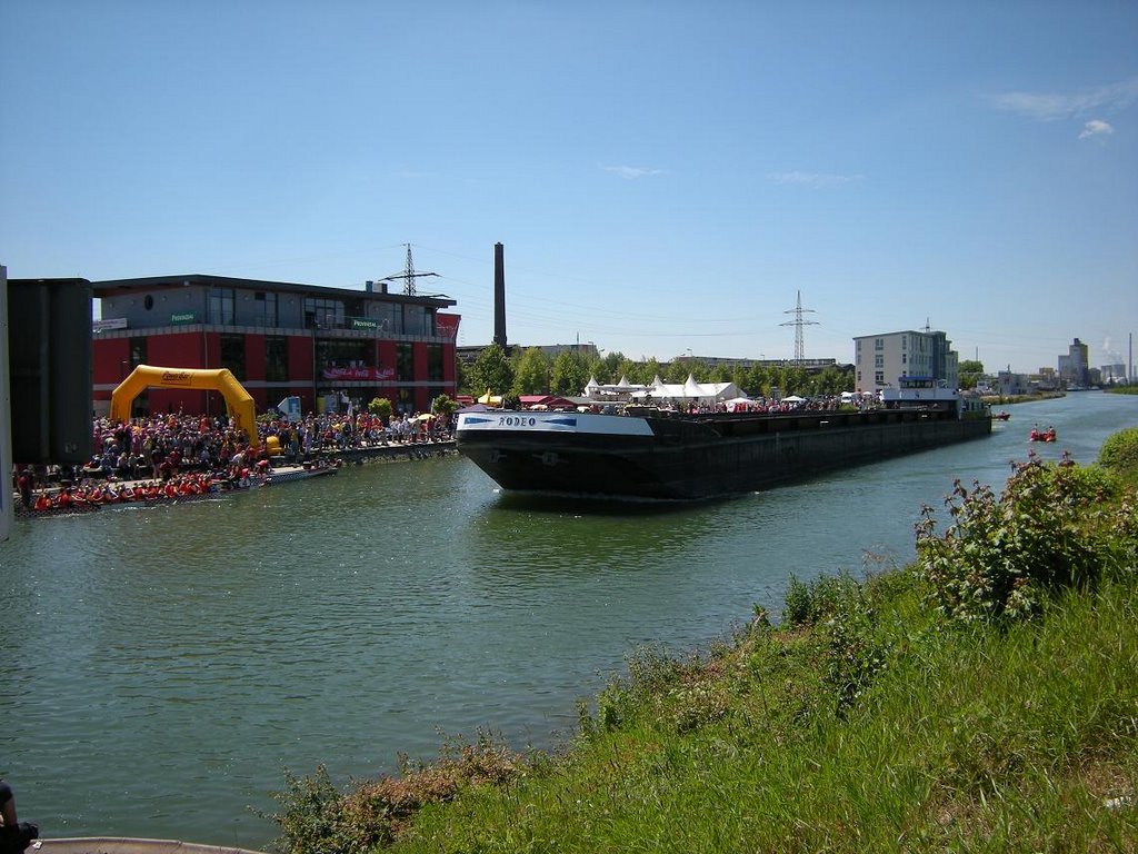 Am Kanal im Hammerhafengebiet by Heraldino