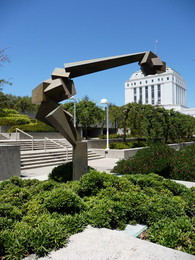 Oakland Museum of Califoria: Sculpture Garden by ruelly