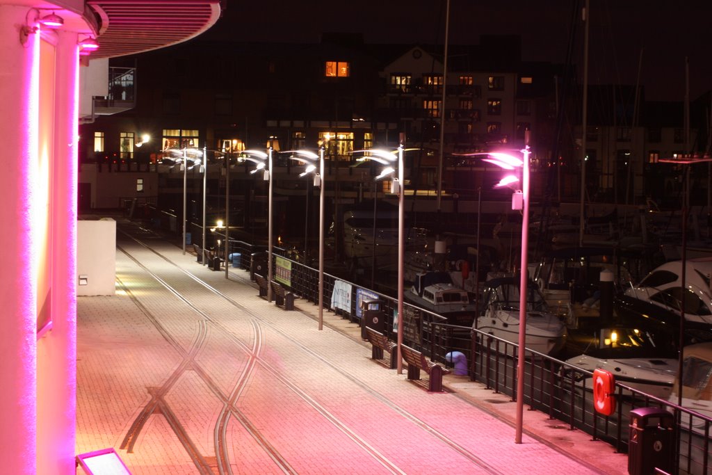 Lights in front of Banana Wharf, Ocean Village by pseudonym