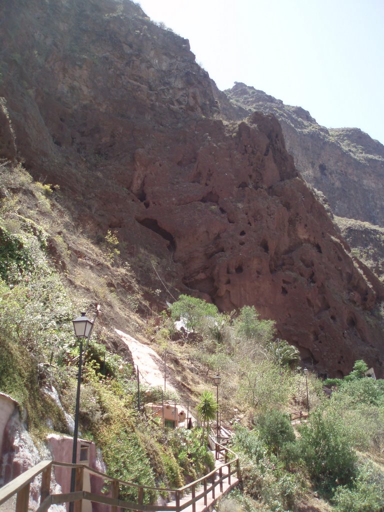 Barranco de Guayadeque - grotte scavate nella roccia by ferdonio