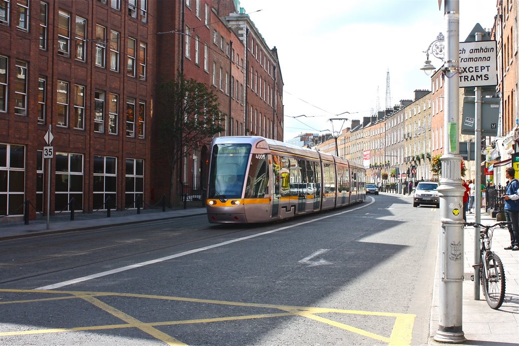 Luas Tram at Harcourt Street going into St Stephens Green, DUBLIN. by Pastor Sam