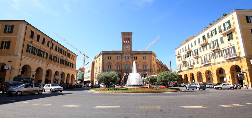 Oneglia, Piazza Dante (Agosto 2009) by GiamesPhoto (Giacomo A. Turco)