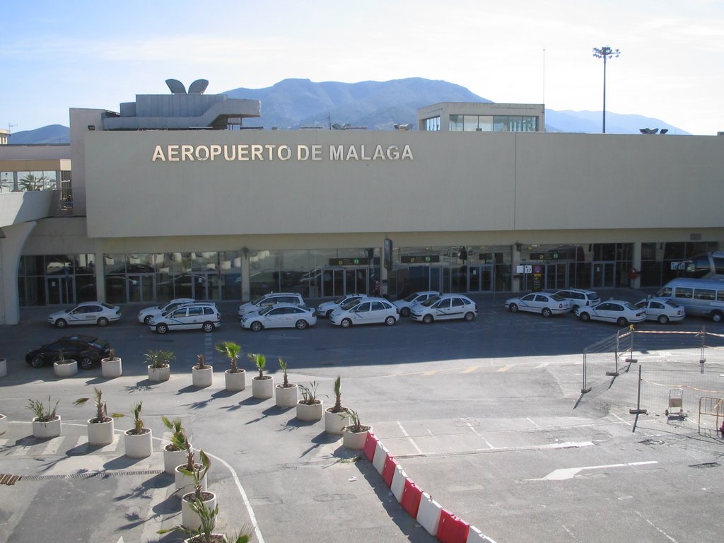 AEROPUERTO MALAGA- TERMINAL 1 by Luis MS