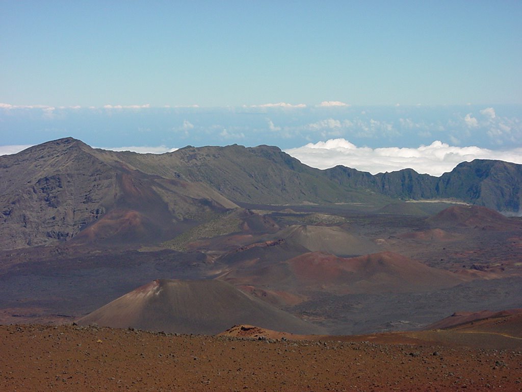 Haleakala crater by Alistair Cunningham