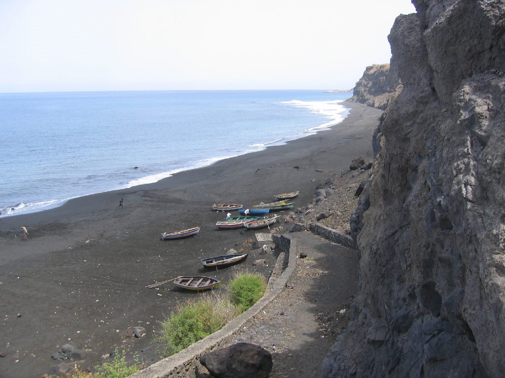 Black beach boats by Udo Simonow