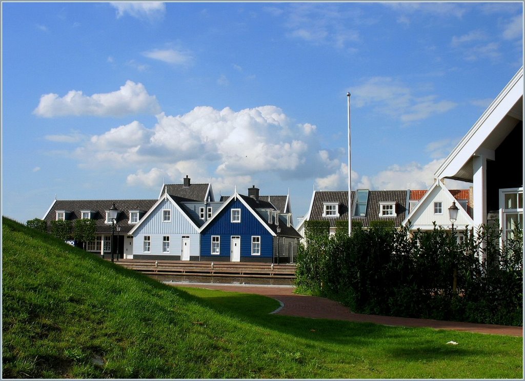 New boathouses in the 'Nautisch Kwartier', Huizen by Chris10 ©