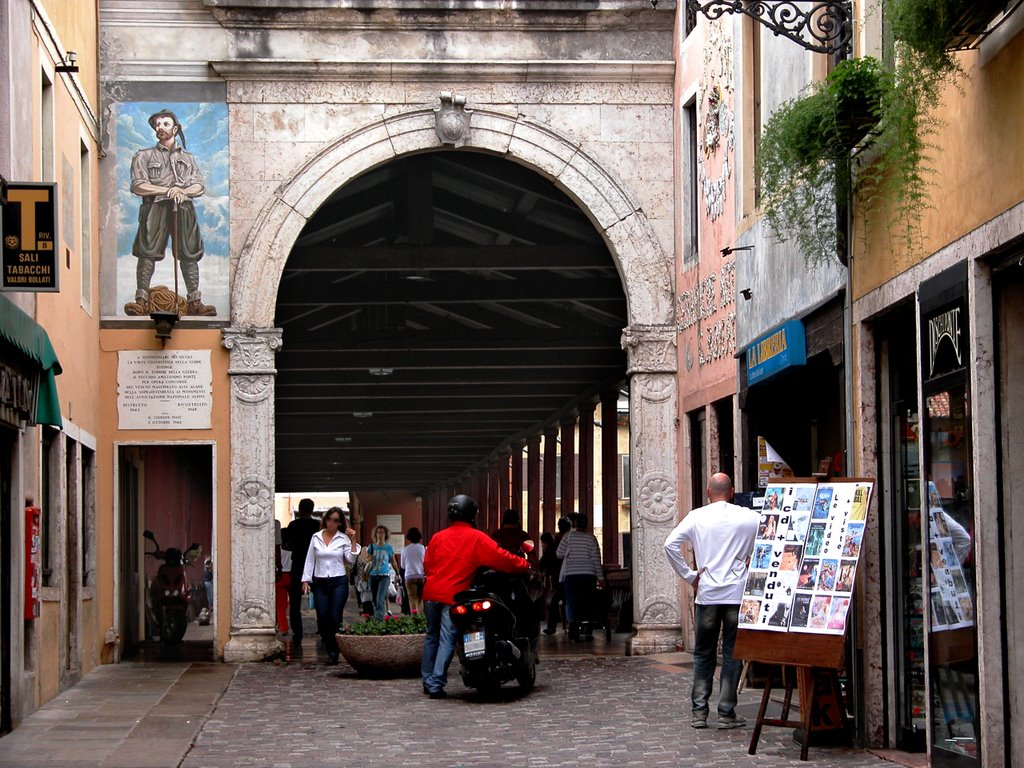 Ingresso al ponte, riva destra by Gabriele Bernardoni