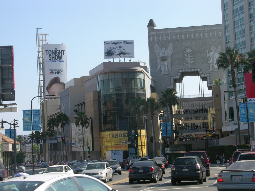 Hollywood/Highland Complex by urbanhikingleague