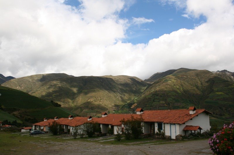 Cabañas Muros de Tadeo by Moises Calderon C.