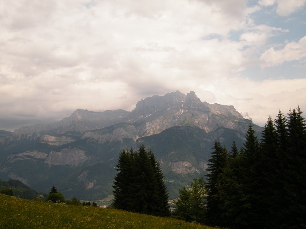 Les Aiguilles de Warens by nbelsylvain