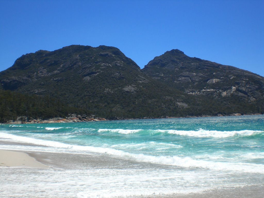 Wineglass Bay by mgrundy