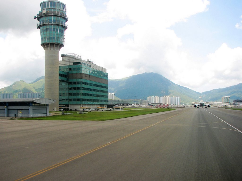 HK airport by 696