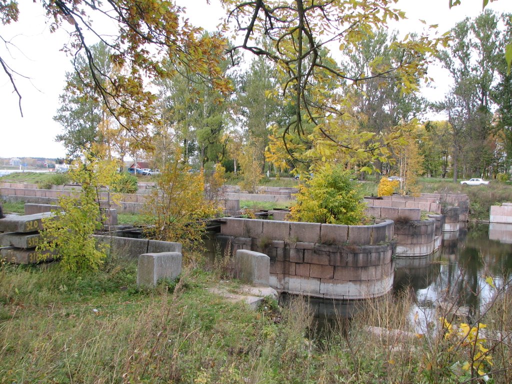 Четырехниточный гранитный шлюз в устье Староладожского канала (Four-section granite lock at the Old-Ladoga Canal) by Leonid Kharitonov