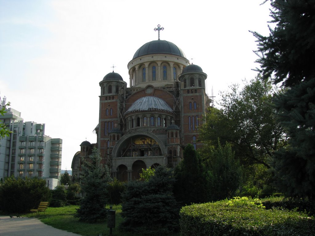 Deva, biserica in constructie (2009) by Lucian Sarbu