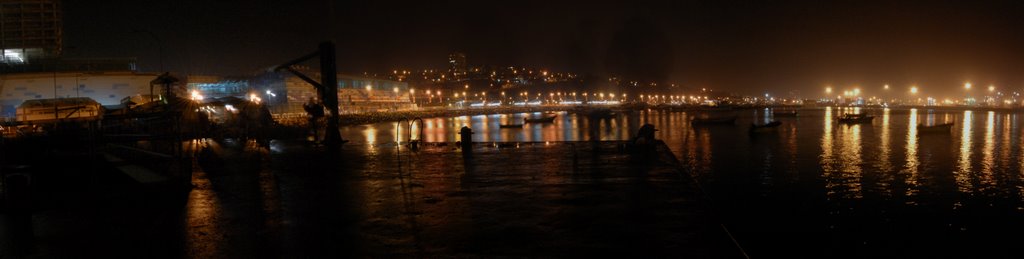 Puerto de San Antonio desde el Muelle by Victor Perez C