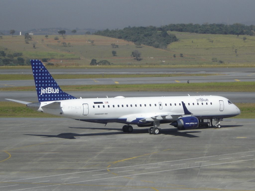 JetBlue - EMB-190 (PT-SJY), Belo Horizonte/Confins (CNF), MG, Brasil. by André Bonacin