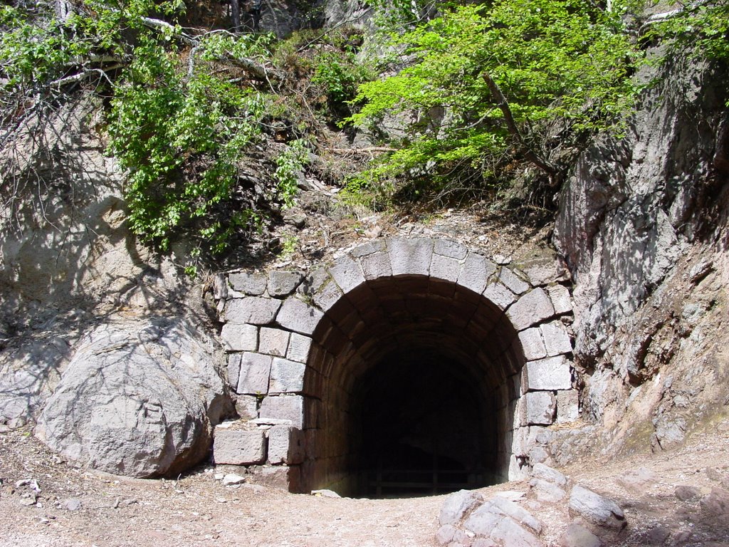 A Torjai Büdös-barlang / Grota Sulfatară Turia / The Sulphurous Cave by olizoli