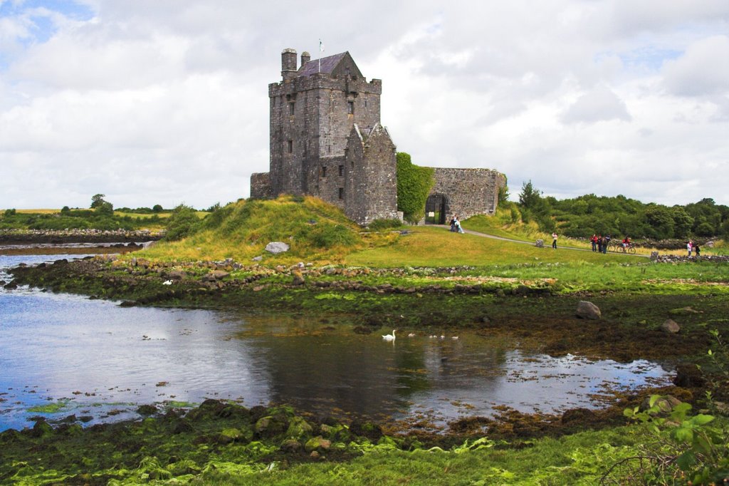 Dunguaire Castle, Galway, Ireland by Uwe Bücher