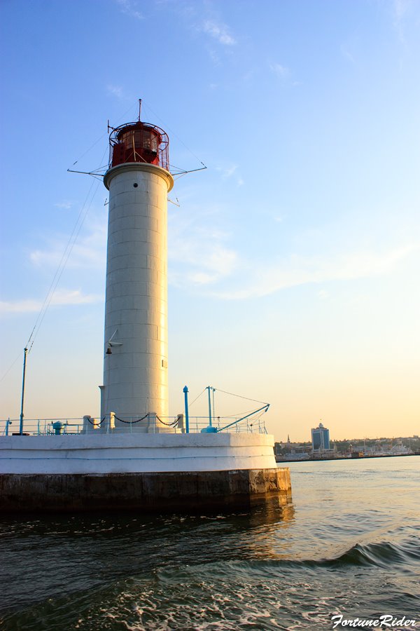 Odessa Lighthouse by fortunerider