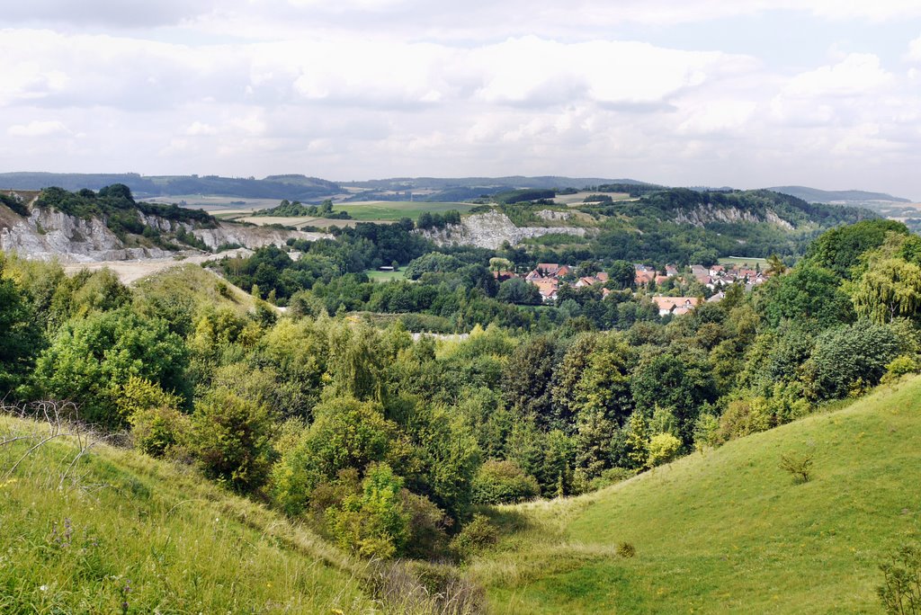 Osterode - Blick von den Kalkfelsen auf Katzenstein by Wolfgang Spillner