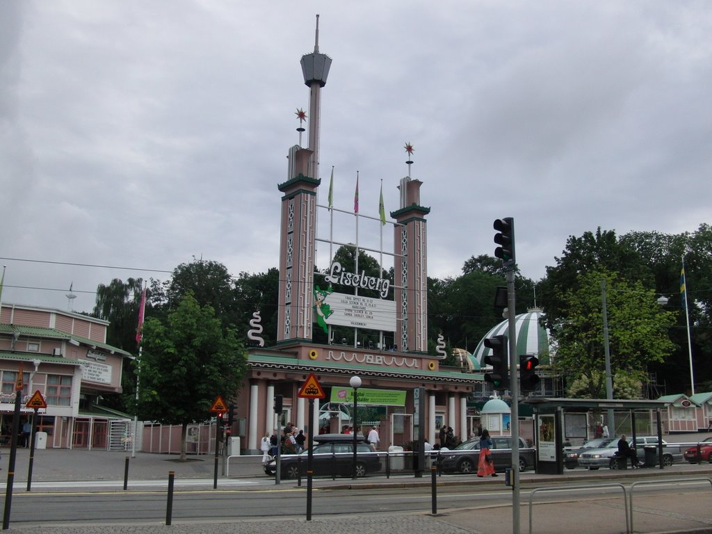 Liseberg Entrance (08/2009) by NilsW