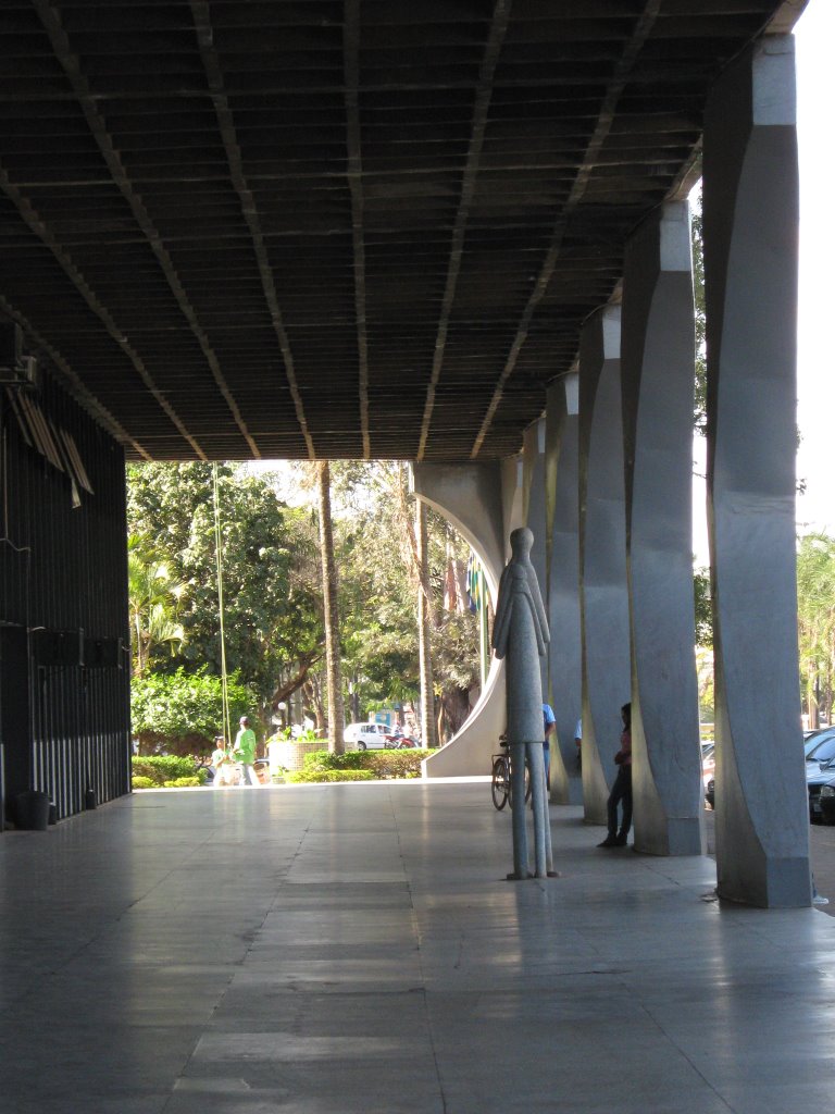 Arcos e Escultura da Solidáriedade Anapolina no Centro Adminstrativo - Avenida Brasil Sul - Centro by Pedro Henrique Santo…