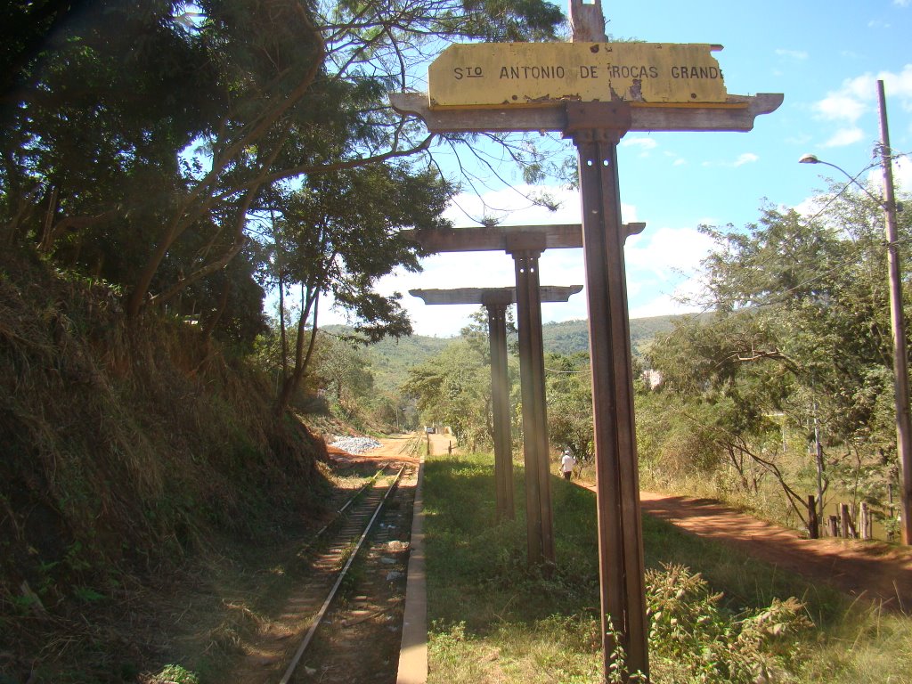 Antiga estação ferroviária by Jairo Nunes Ferreira