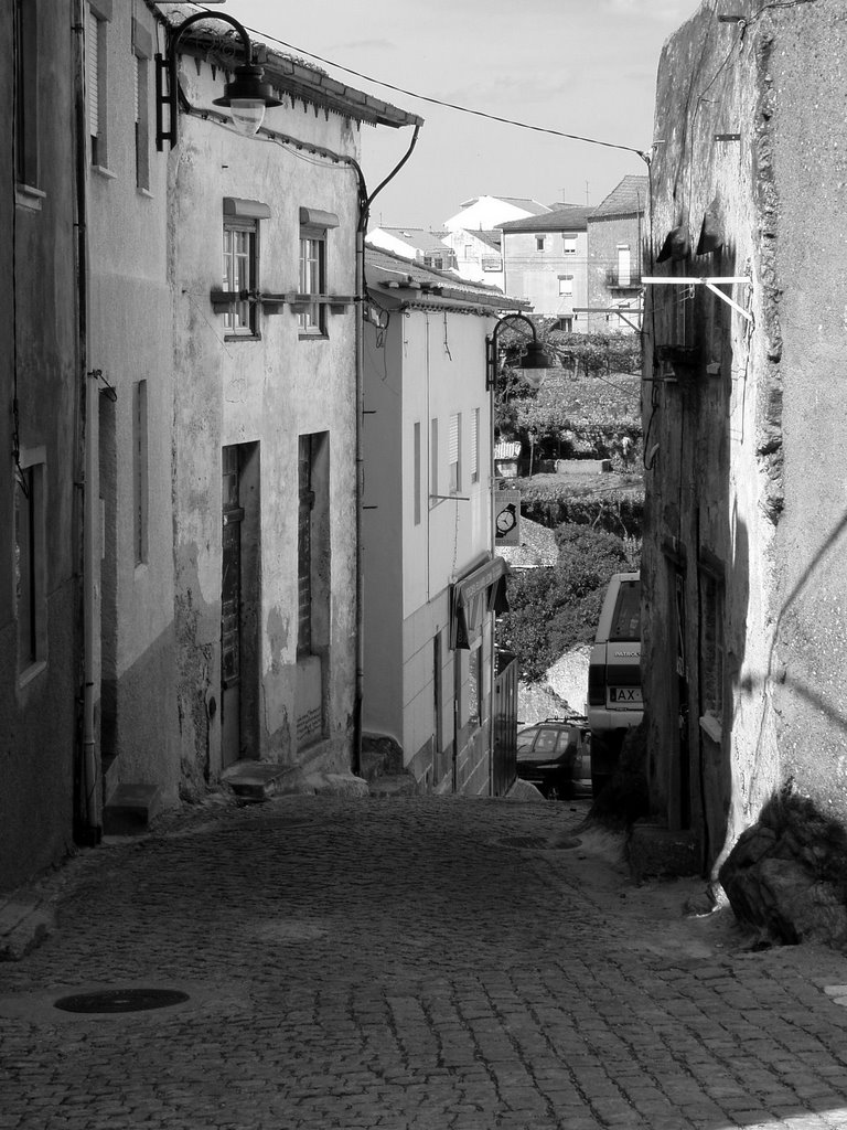 Rua Antiga by Nuno Miguel Pais Tra…