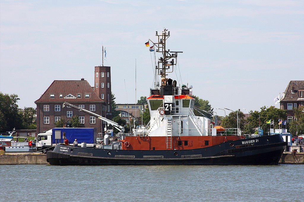 Schlepper "BUGSIER 21" am Liegeplatz in Cuxhaven by cuxwolf