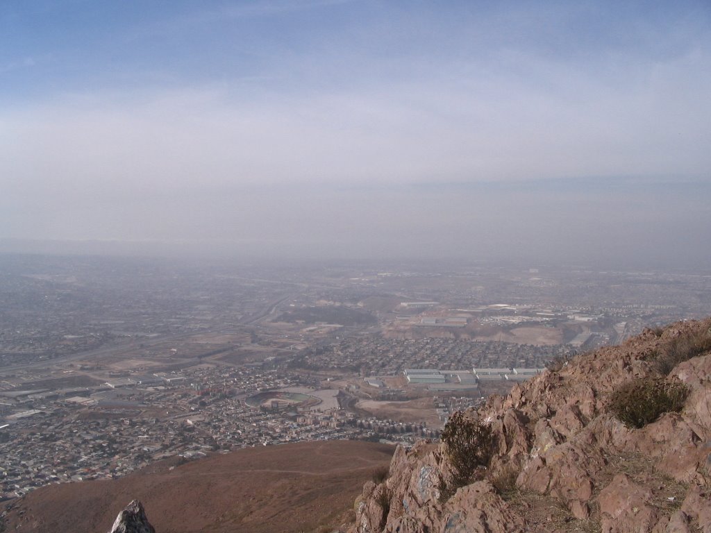 Vista de Tijuana desde lo alto del Cerro Colorado by Francisco Reyes