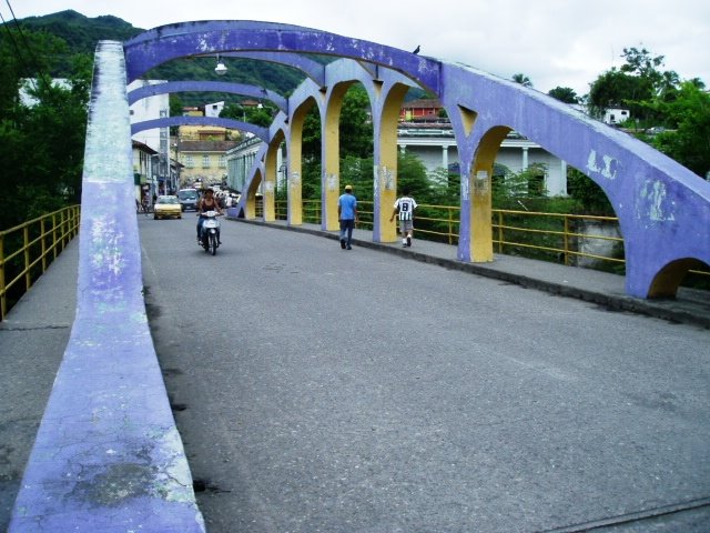 Puente-Honda. by Ramon Eduardo Rodgers