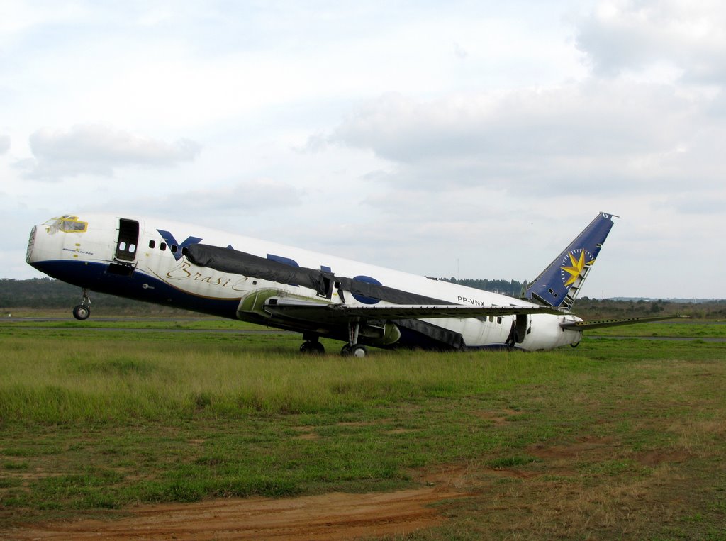 Varig ex-737-300 (PP-VNX) - São José dos Campos (SJK), SP, Brasil. by André Bonacin