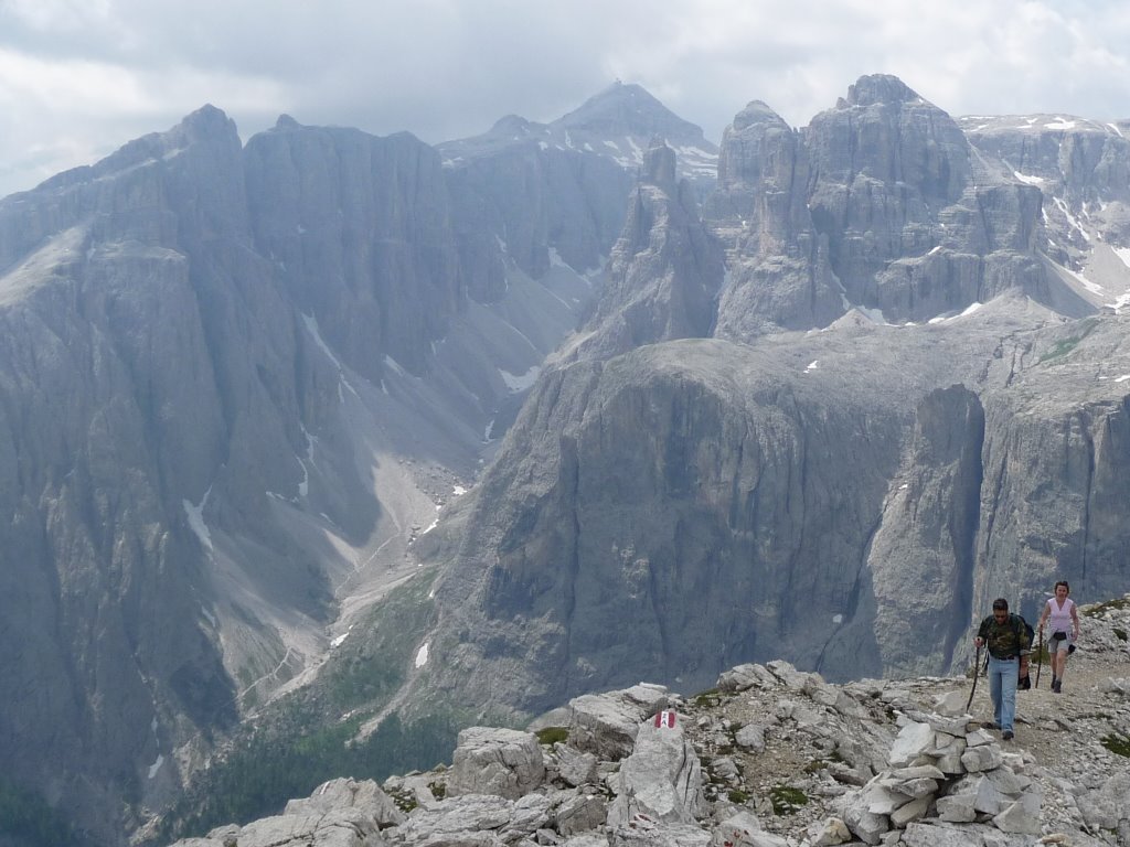 View from Sass da Ciampac to the Val Mezdì (Sella) by galyxo